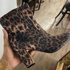 Cheetah print ankle boots 🌺